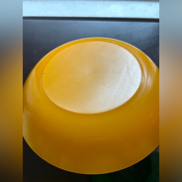 Two Vintage bowls/dishes Yellow-orange & Emerald Green. - Picture 3 of 10